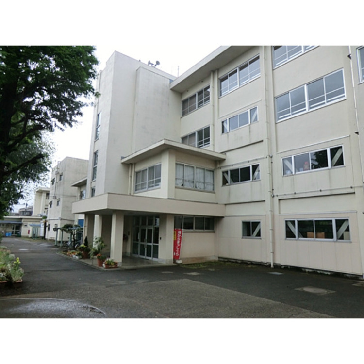 周辺 第三中学校(約760m)