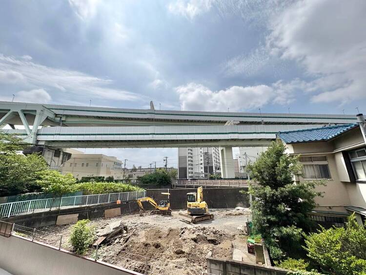バルコニー 窓を開けると広がる青空。心をリフレッシュして日々を過ごしていきましょう。