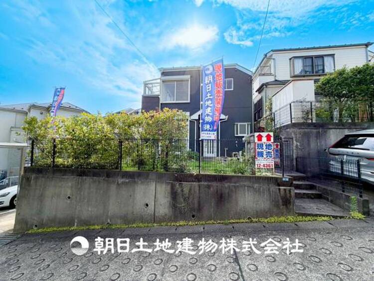 外観  【現地写真】当たり前の日常に、この開放感ある眺望と共に閑静な住宅街の季節感を演出する四季折々の変化を楽しめる心地よい場所となります。