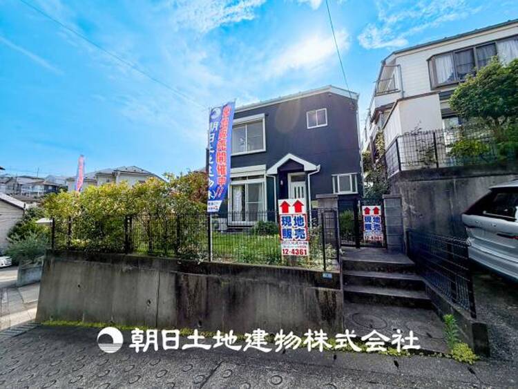 外観  【現地写真】目の前に手を伸ばせば、触ることが出来そうな環境が、そのままインテリアになったような印象です。その豊かな眺望にふさわしい空間には、通風・採光にも優れ、心地よい光と風があふれています。