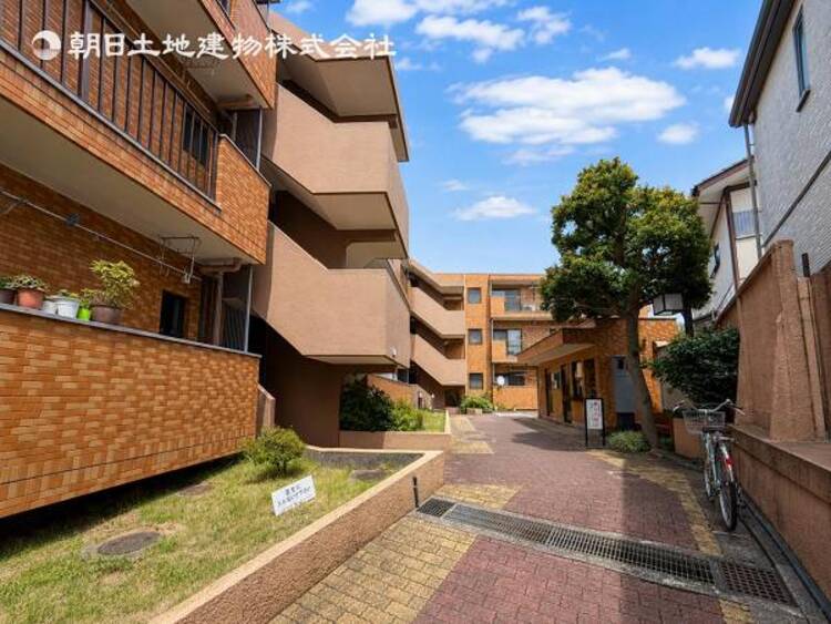 外観 毎日のお散歩も楽しく緑に恵まれた静かな住環境となります！！！伸び伸びスローライフを叶えてくれる物件！自然豊富な季節の移ろいを身近に感じられる環境は空間に彩りを添えておしゃれな住空間を作り上げます！ 