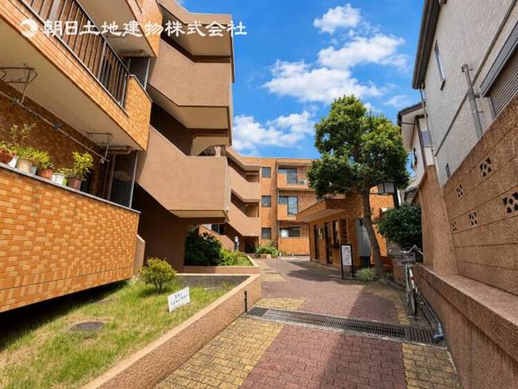 外観 自慢したくなるマイホーム！流行に左右されない上質な佇まい！！　満たされる時間をじっくり堪能できそうです　洗練されたものにふれることでもっともっと『おうちじかん』が充実したものになるでしょう！ 