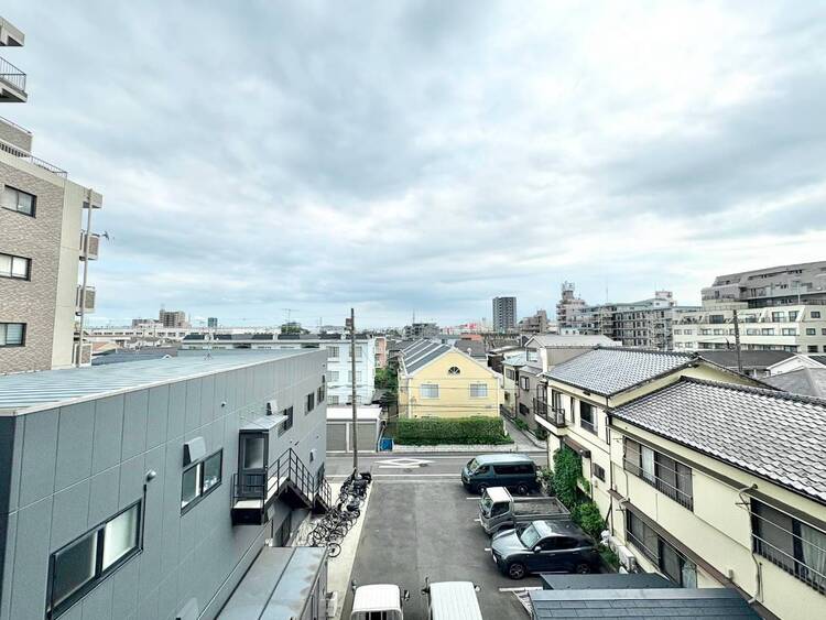 バルコニー 頬をなでる、優しい風を感じることが出来ます。