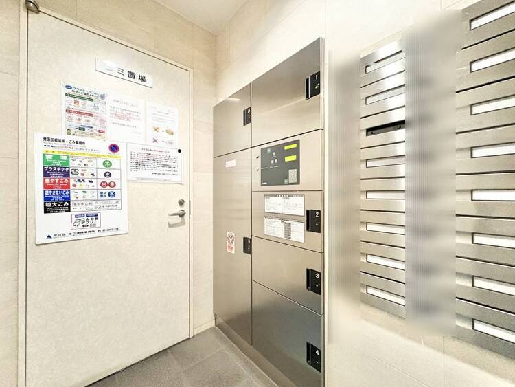 設備 共用部分の宅配ボックスです。留守中の荷物受け取りもできるので、安心して外出ができますね。