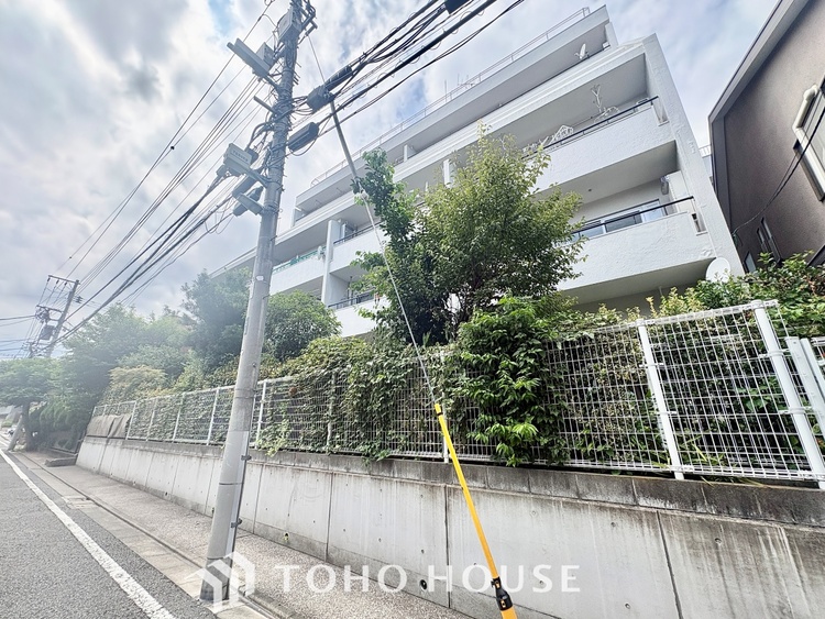 外観 漂う上質な空気感、マンションに入れば「おかえりなさい」と笑顔で迎えてくれるエントランス。最良の心配りを感じるマンションでした。
