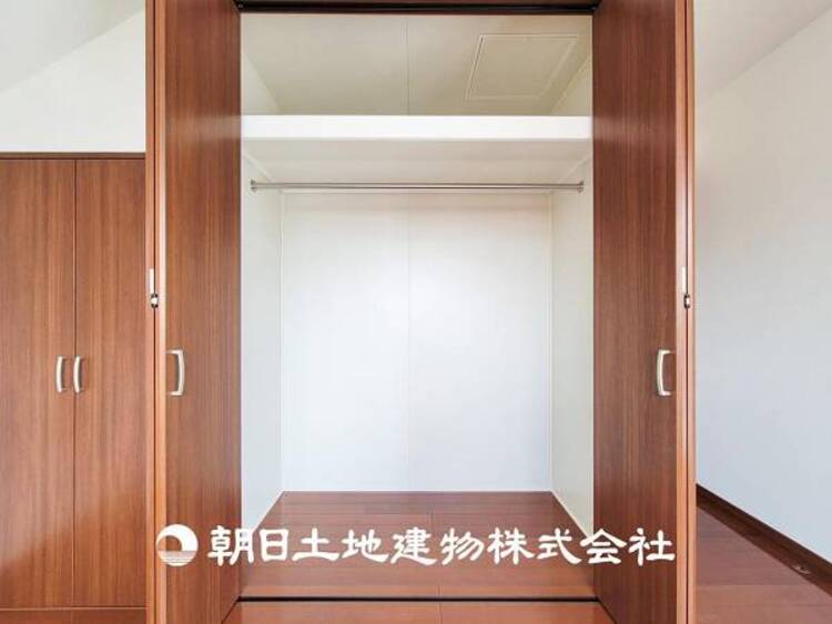 収納 【収納】 部屋ごとに設けた収納は住みやすさへのこだわりがあります。シンプルで使いやすい収納スペース。 