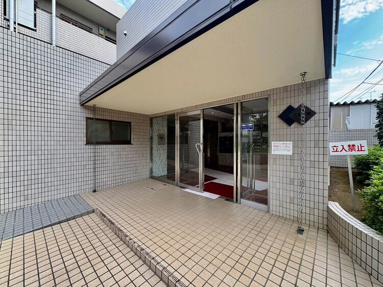 その他 上質感漂う玄関アプローチです。