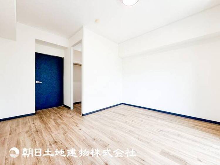 内装 【居室】爽やかな空間演出とセンス良く纏められた室内は素敵な寛ぎ空間です。