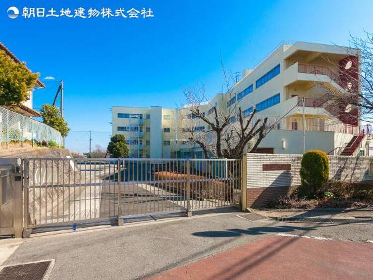 周辺 上山小学校550ｍ
