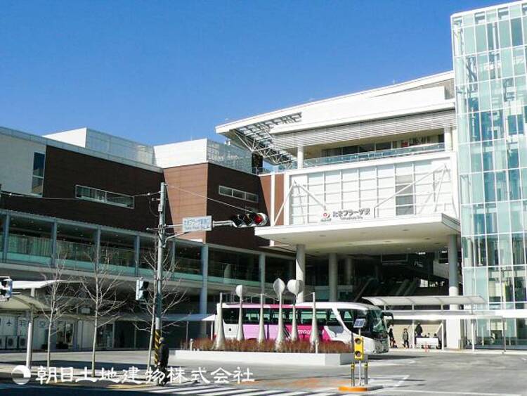 周辺 【たまプラーザ駅】650ｍ　駅直結のたまプラーザテラスを中心に、洗練された街並みが広がる上質な住宅エリアです。田園都市線沿線で都心への快適なアクセスと良好な治安が魅力です。