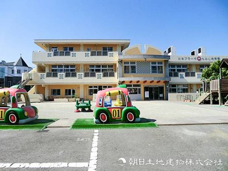 周辺 【たまプラーザもみじ保育園】470ｍ　あたたかい雰囲気と先生の丁寧な対応が評判です。自由な遊びだけでなく音楽や体操、季節の行事、食育や生活習慣などバランスよく行ってくれます。