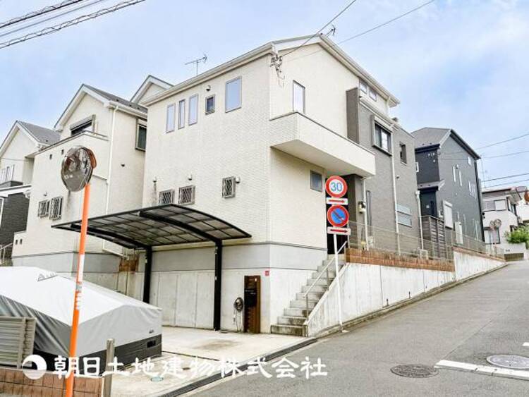 外観 【外観写真】時間のゆとりと空間、暖かな陽光がもたらす光と風を独占してください。
