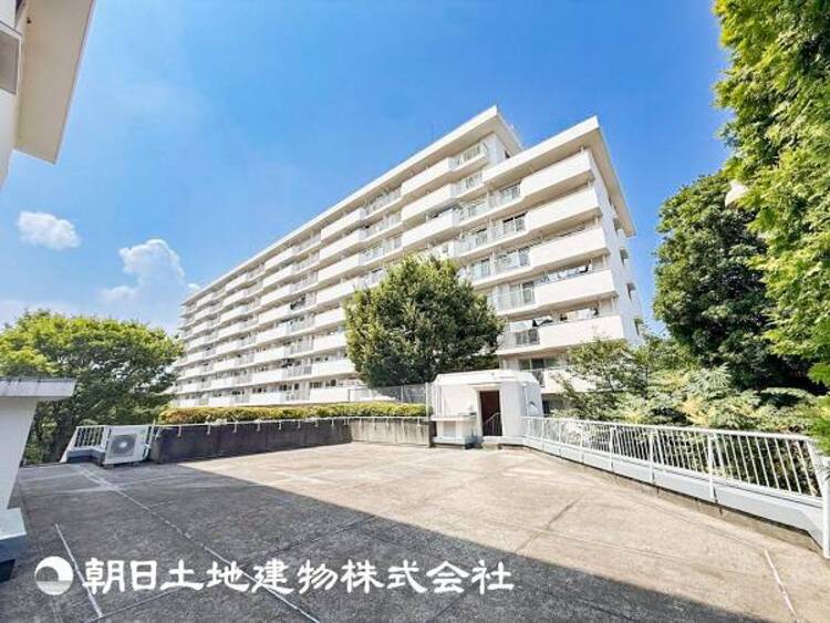 外観 リビングにはみんなが集い、食事や楽しい会話が始まる。