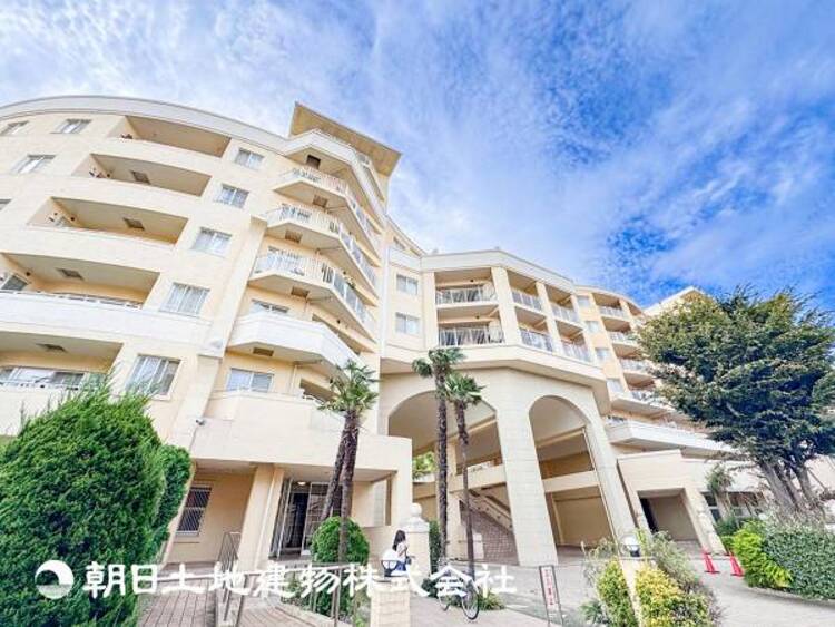 外観 【外観写真】時間のゆとりと空間、暖かな陽光がもたらす光と風を独占してください。