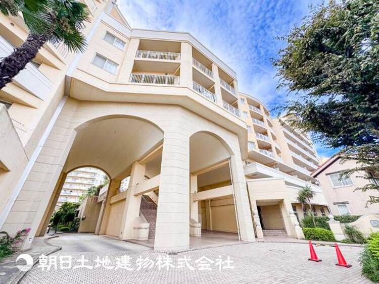 外観 大切なご家族、招いた友人と過ごすひと時を溢れる光が優しく包み込む空間。
