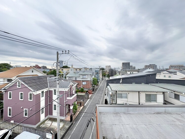 バルコニー 窓を開けると広がる青空。心をリフレッシュして日々を過ごしていきましょう。