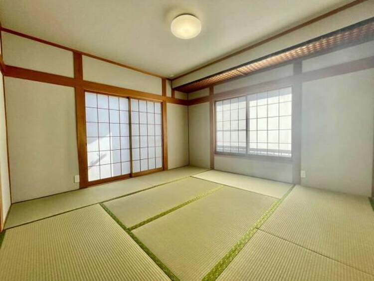 内装 シンプルで温かみのあるデザインで、ゆったりと過ごせます。