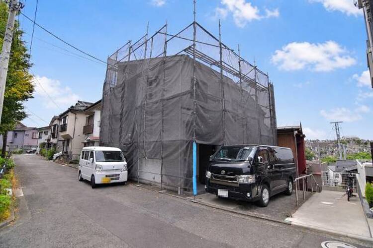 外観 主張し過ぎないシャープなフォルムで佇む邸宅は、完成形の姿を見せてくれます。実際の日当たりや現地の雰囲気もご確認くださいませ。