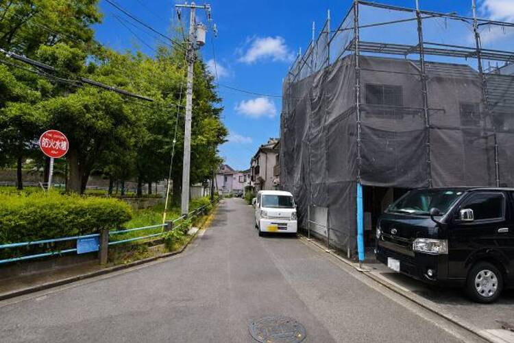 外観 車通りの少ない道路で小さなお子様も安心。家と同じくらい周辺環境は大切なもの。図面だけでは分からない現地の雰囲気もご確認くださいませ。