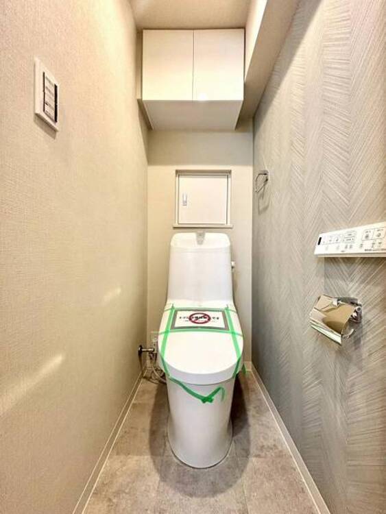 トイレ ウォシュレット付き清潔感の溢れるトイレです。落ち着いた空間で安らぎのひとときをお過ごし頂けます。