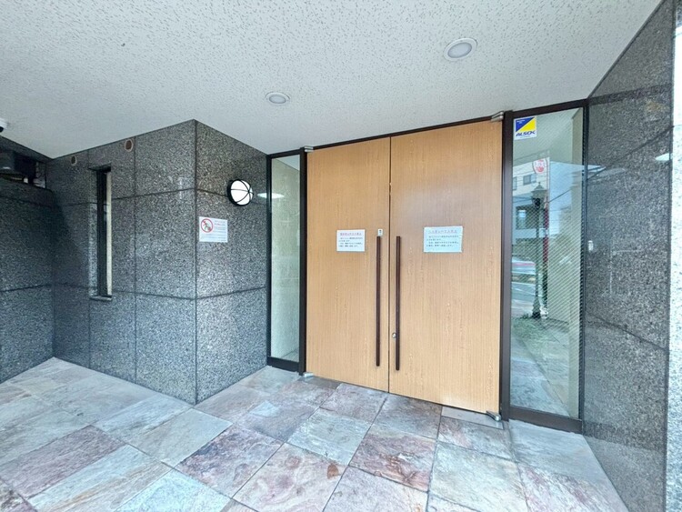 その他 上質感漂う玄関アプローチです。