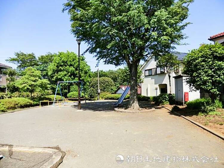 周辺 【笹野台公園】270ｍ　閑静で美しい住宅街の中にある公園です。植栽の緑に癒される空間で、お子様の遊び場やちょっとしたリフレッシュに使いやすいスポットです。