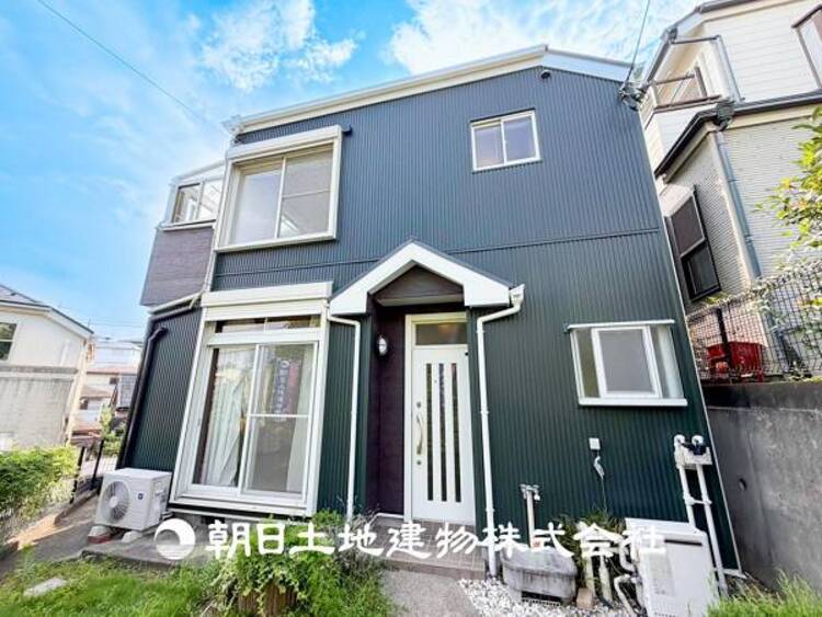 外観 【現地写真】爽やかな青空の下に贅沢なほどに降り注ぐ陽光、豊かな居住性と、クオリティが見事に調和した空間は、住まうことの喜びを感じさせてくれます。