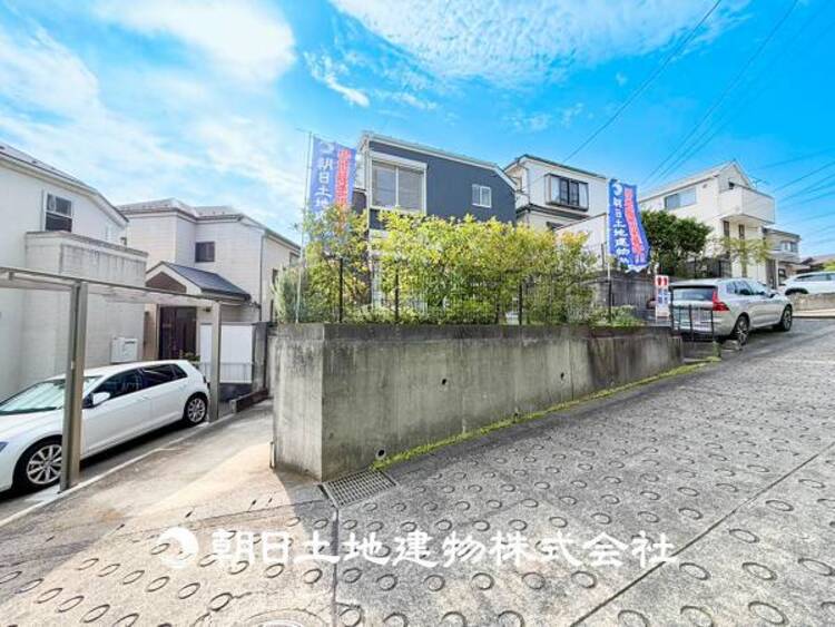 外観 【現地写真】表現された空間はたくさんの光を浴び、風を感じ、暮らしの時間を豊かにし、大切な家族の思い出を刻んでいきます。