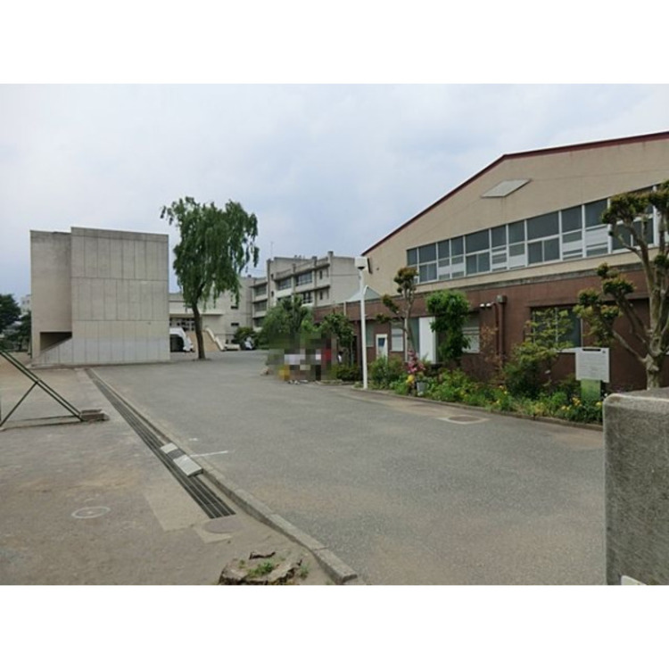 周辺 第三中学校(約1200m)