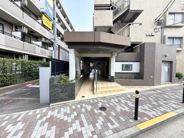 その他 上質感漂う玄関アプローチです。