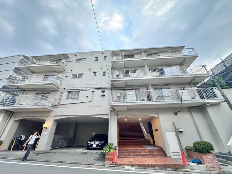 その他 上質感漂う玄関アプローチです。