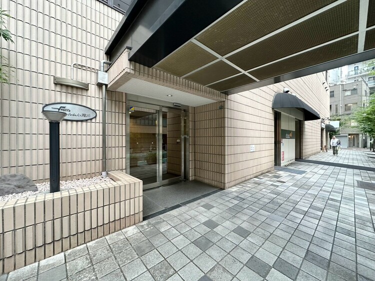 その他 上質感漂う玄関アプローチです。