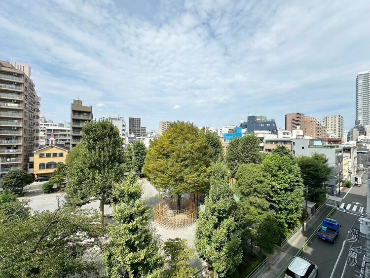 その他 眺望や窓からの景色が良いと、家で過ごす時間も快適です。