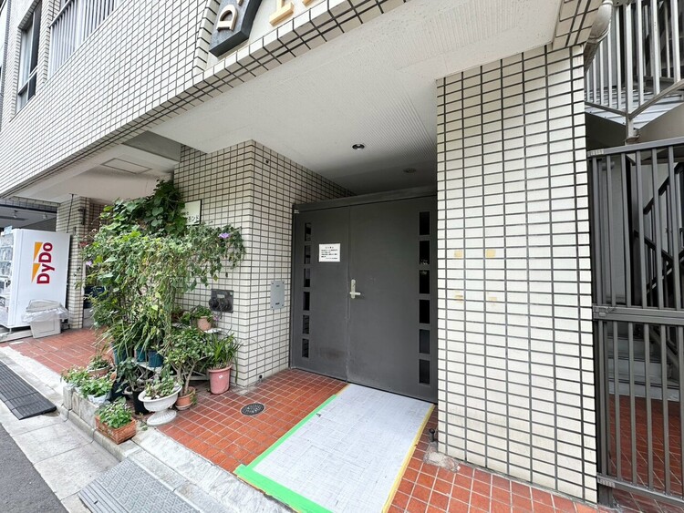 その他 上質感漂う玄関アプローチです。