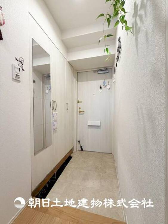 その他 【玄関】 大切な家族、お客様をお迎えする玄関は住宅の入口。仕事が終わって疲れた日でも、あなたを受け入れてくれます。 