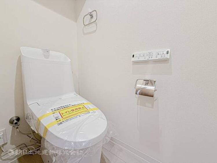 トイレ 【トイレ】ウォシュレット、保温機能付き便座など充実の設備です　お掃除がしやすくストレスフリー！！ 