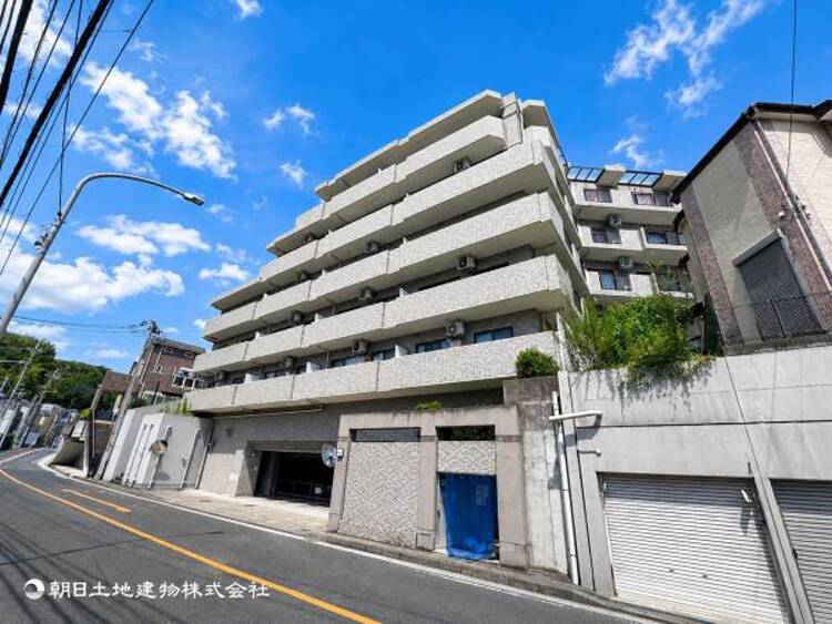 外観 リビングにはみんなが集い、食事や楽しい会話が始まる。