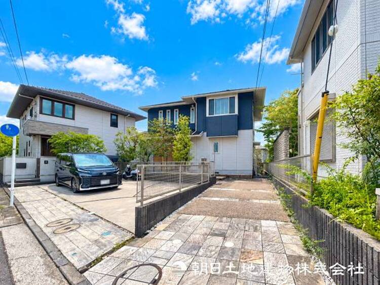 外観 【外観写真】家族の色を映し出す洗練された邸宅は、ずっと輝き続けながらいつしか街の風景に溶け込んでいきます。