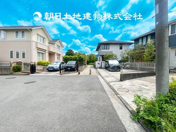外観 【外観写真】家族の色を映し出す洗練された邸宅は、ずっと輝き続けながらいつしか街の風景に溶け込んでいきます。