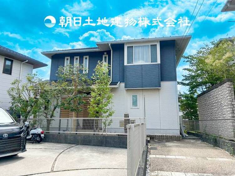 外観 【外観・立地】家族の色を映し出す洗練された邸宅は、ずっと輝き続けながらいつしか街の風景に溶け込み人と共に歩んいきます。