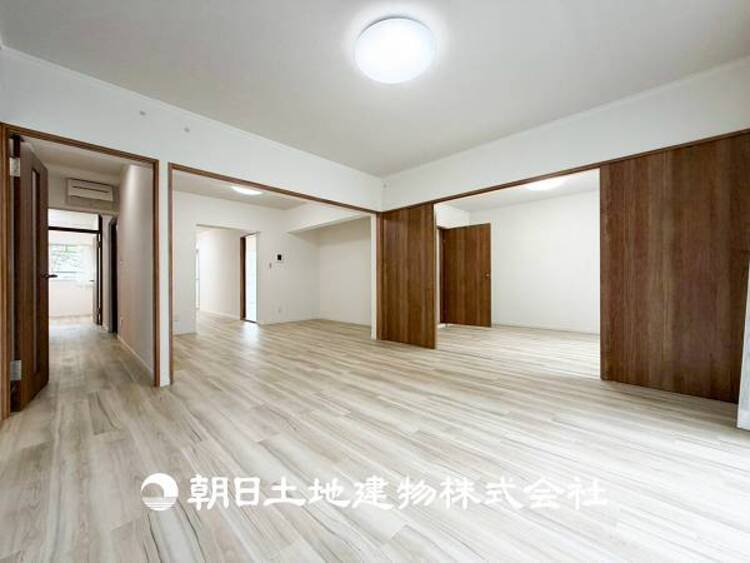 居間 【リビング】1日の中で最も長い時間を過ごすことになるリビングだからこそいつも笑顔があふれる空間であるように心掛けています