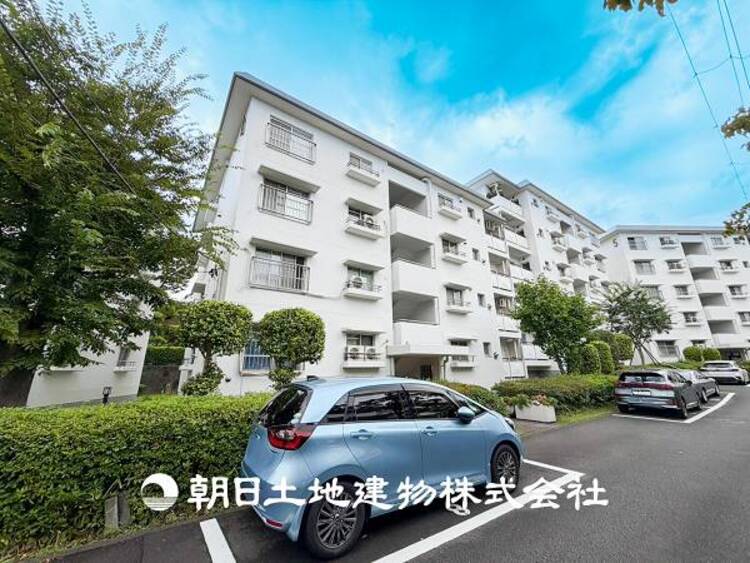 外観 【外観写真】家族の色を映し出す洗練された邸宅は、ずっと輝き続けながらいつしか街の風景に溶け込んでいきます。