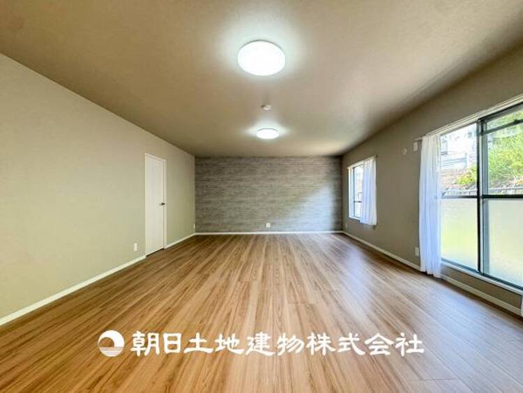 居間 【リビング】1日の中で最も長い時間を過ごすことになるリビングだからこそいつも笑顔があふれる空間であるように心掛けています