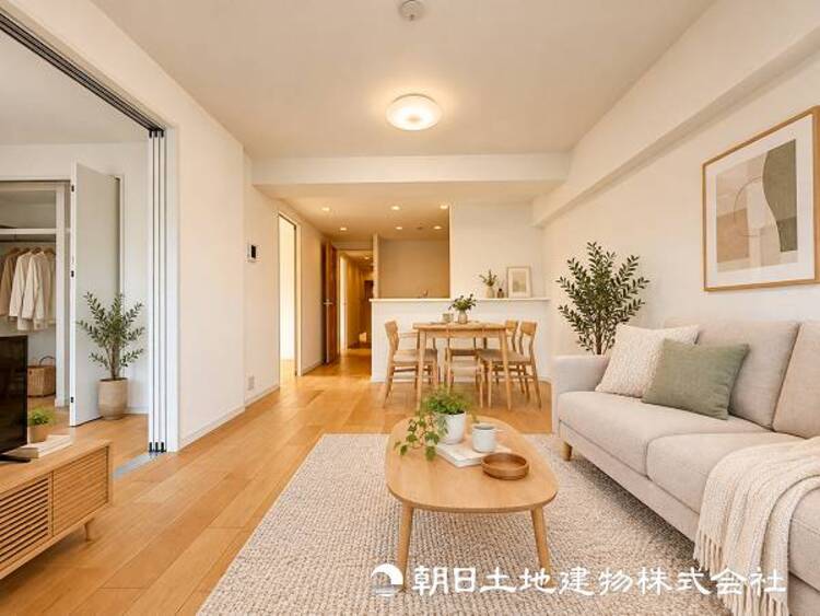 居間 【リビング】大切なご家族、招いた友人と過ごすひと時を溢れる光が優しく包み込む空間。充実した住空間は心を豊かにします。※本画像は、CGで作成しており、実際に現地に家具は置かれておりません。