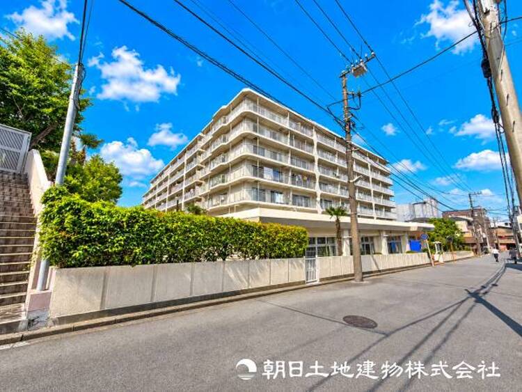 外観 【外観写真】家族の色を映し出す洗練された邸宅は、ずっと輝き続けながらいつしか街の風景に溶け込んでいきます。