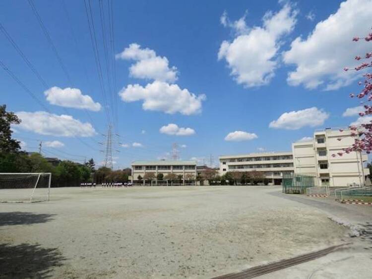 周辺 南成瀬中学校まで約214ｍ (徒歩3分)
