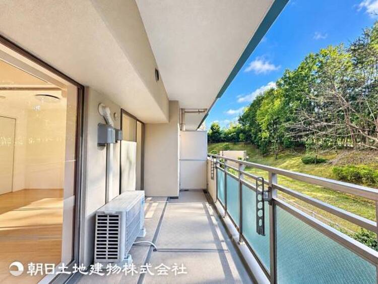 バルコニー 【バルコニー】太陽に愛された家。陽当り・通風に優れた魅力的で快適さを追求した住宅です。