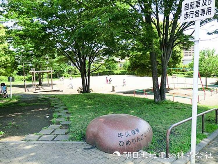 周辺 【牛久保東ひめりんご公園】580ｍ　桜や植栽の美しい自然豊かな公園です。公園全体を見渡せる開放的な雰囲気で、ボール遊びなどを楽しめる広さも確保されています。