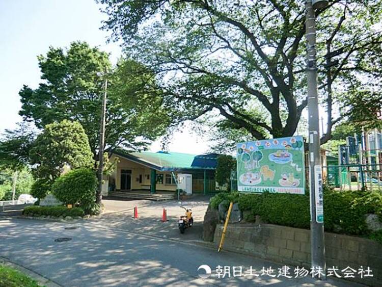 周辺 【潮見台みどり幼稚園】550ｍ　自然に親しみながらのびのび過ごせる環境が魅力の園。遊びと学びが調和し、子どもの感性と主体性を豊かに育んでくれます。