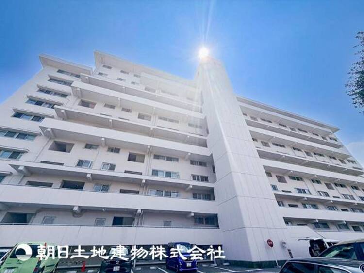 外観 大切な家族、お客様をお迎えする玄関は住宅の入口。落ち着いた雰囲気。